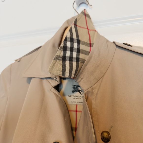 BURBERRY TRENCH COAT MADE IN ENGLAND - Picture 8 of 11